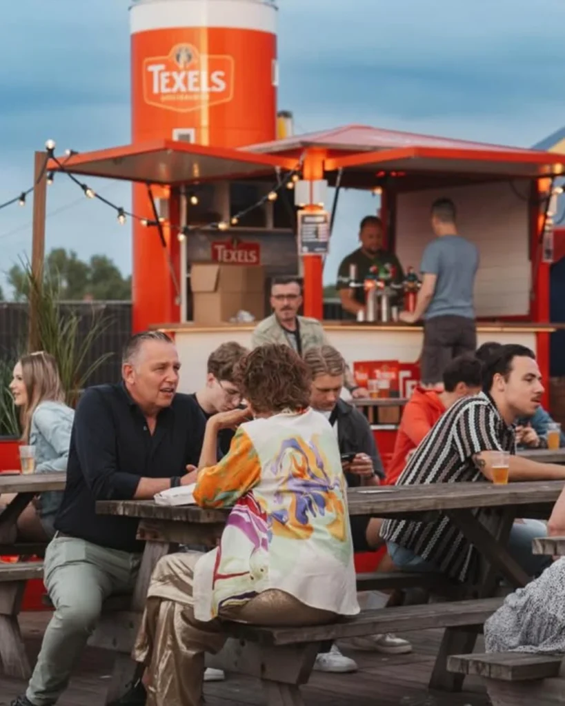 We missen dit! Wij hebben nu alweer de zomerkriebels voor de volgende editie. Kom jij met ons proosten?